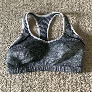 Gap fit adjustable sports bra size S